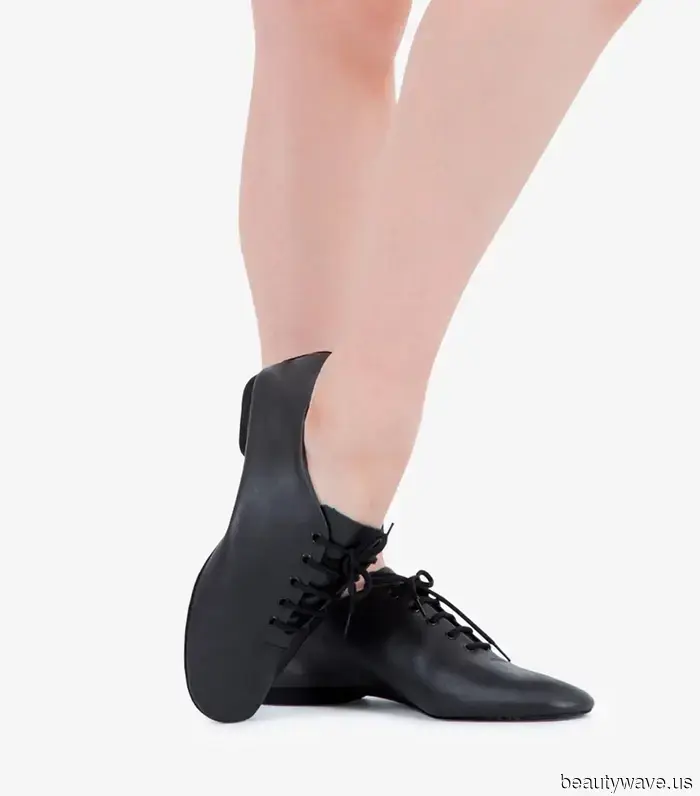 Here’s how to embrace the viral flat-shoe trend that everyone purchased earlier this year for Fall 2026.