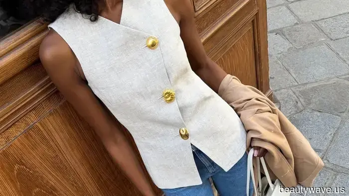 My friends in NYC say my style has a Parisian vibe—this is the effortless coat that adds a certain je ne sais quoi to my outfits.