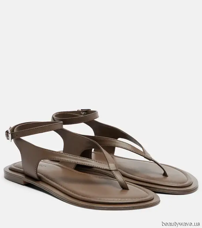 Chic jetsetters are off to Provence this summer—here are 7 classic outfits they're bringing in their luggage.