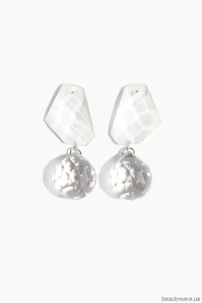 Die Partysaison ist angekommen&mdash;hier ist, was unsere Redakteure tragen, um die Stadt rot zu färben.