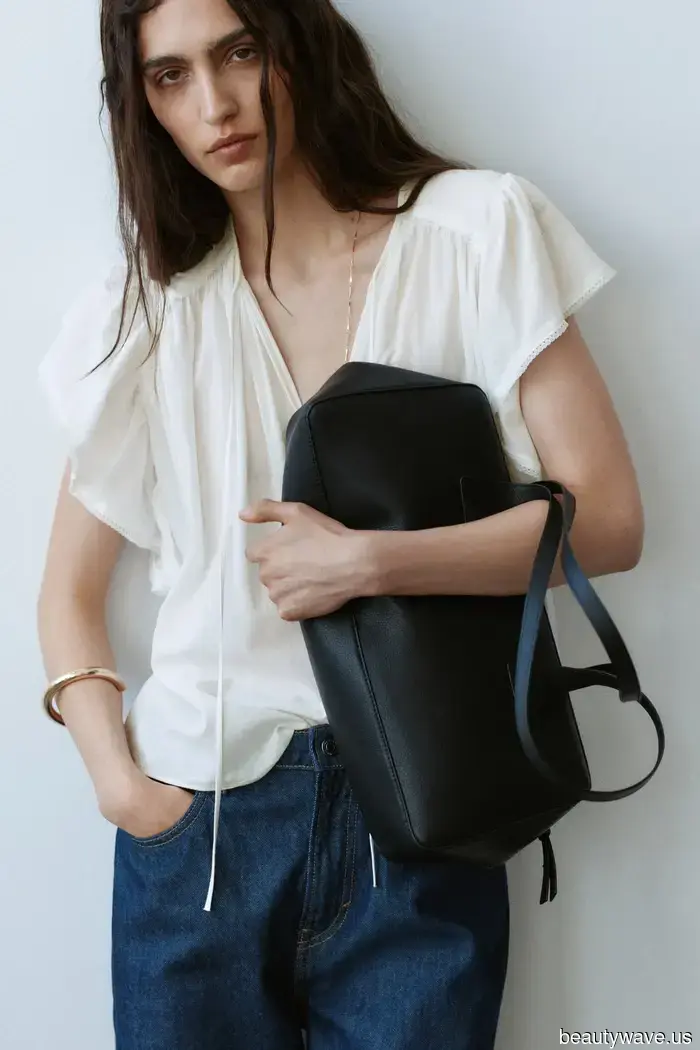 A Parigi, il guardaroba estivo di ogni elegante donna francese include uno di questi capi dall'aspetto ricco.