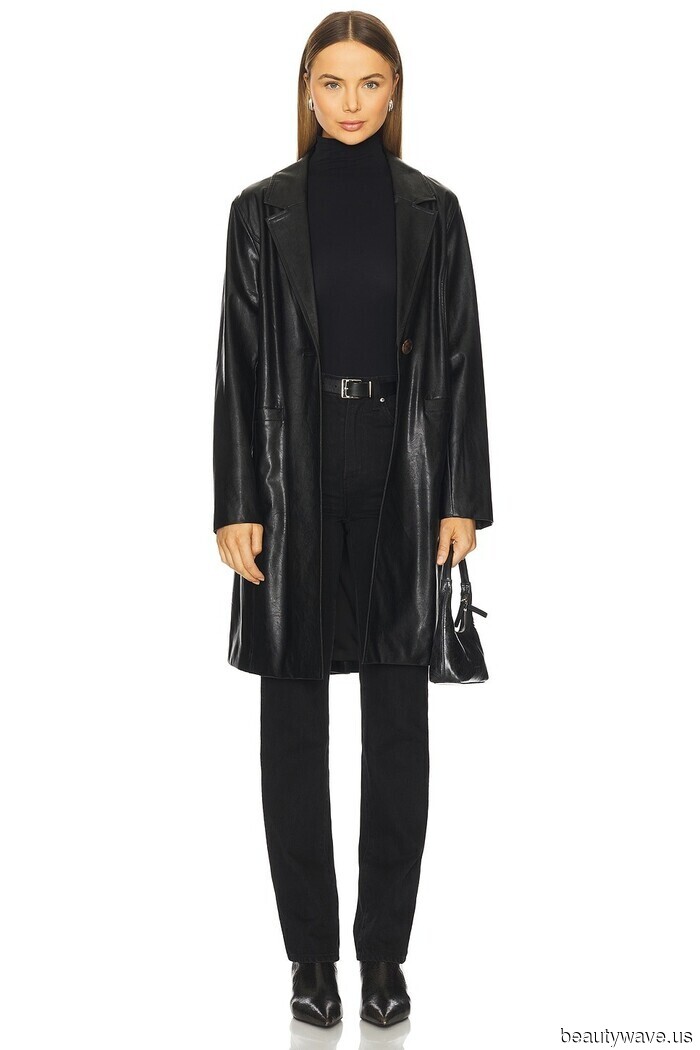 Это спорно (я знаю), но частые модные флайеры клянутся в этом джинсовом наряде для долгих рейсов.