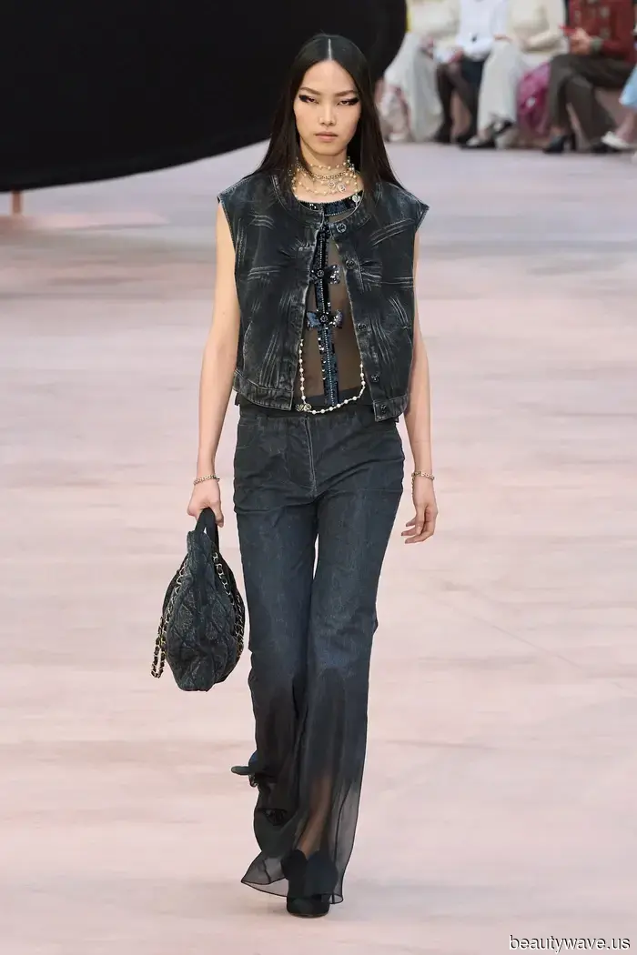 Stellt sich heraus, dass jeder mit großem Geschmack bereits einen dieser 5 Winter-Jeans-Trends trägt.