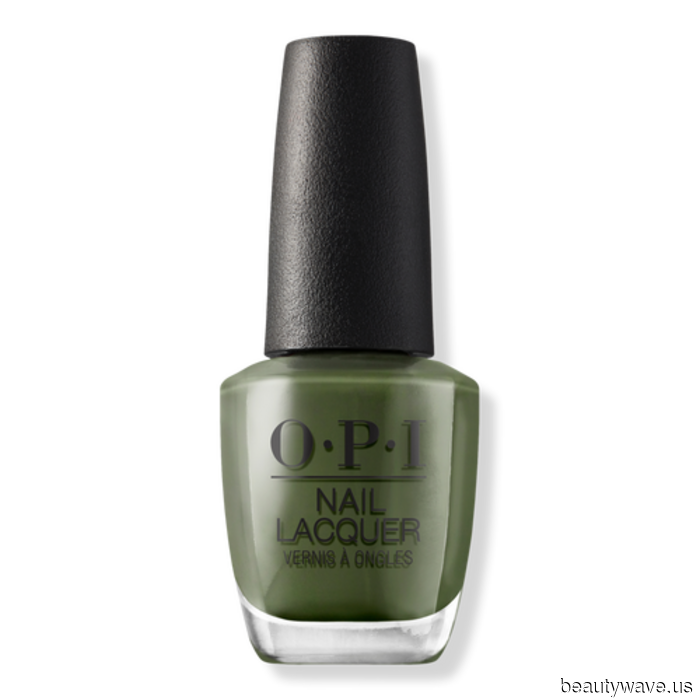 "Dirty Martini" unghie è la tendenza manicure chic (eppure polarizzante!) che sto approvando nel 2026