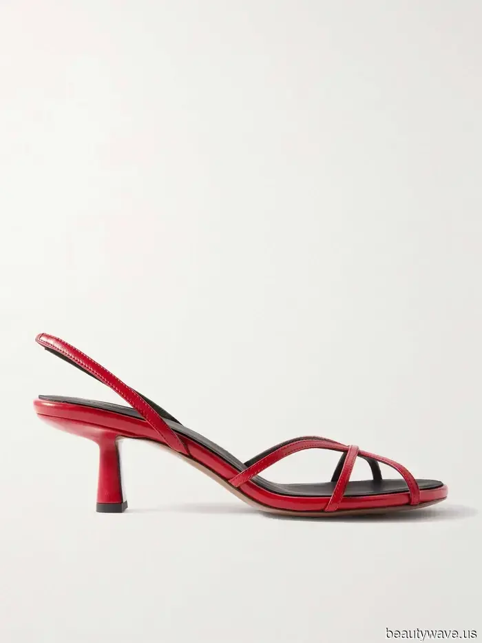Cropped Jeans Appear More Luxurious When Paired With This Stylish Shoe Colour Trend