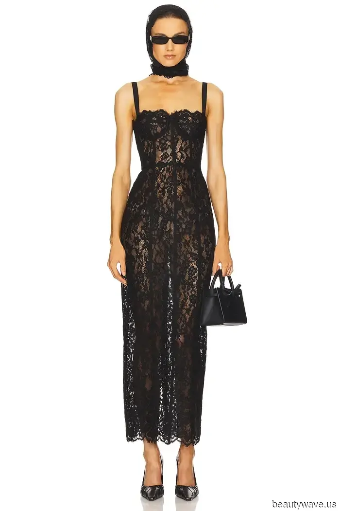 Laura Harrier ha indossato un vestito trasparente che metteva in mostra il perizoma al dopo-festa del Gala del Museo dell'Accademia.