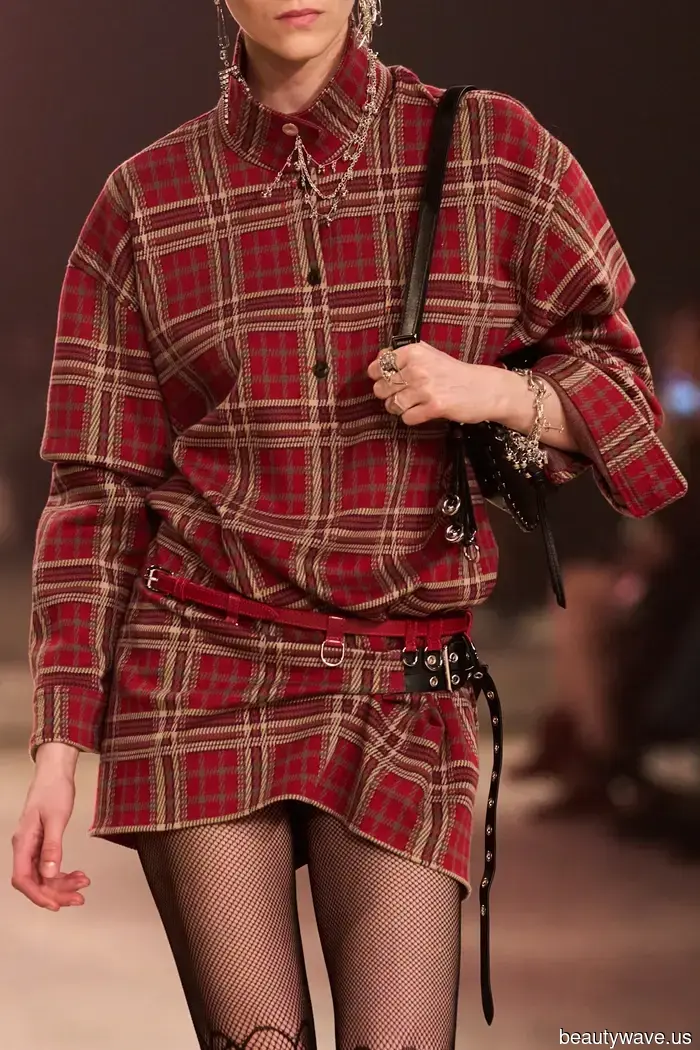 Step Aside, Black — This Is the Skirt Color You Should Wear to Get Compliments When You’re Out and About.