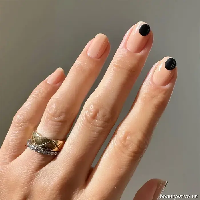 15 Dark Academia-Inspired Nail Designs That Bring to Mind Dusty Leather Volumes, Hidden Societies, and Multiple Plaid Patterns