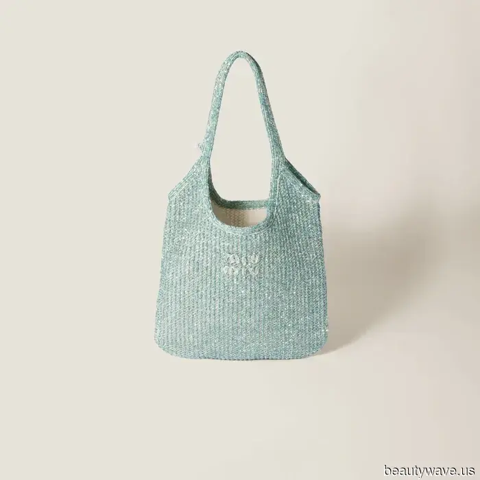 Plötzlich tauschen die schicksten Kleiderträger ihre neutralen Taschen gegen diese cooleren Sommertaschenfarben aus.