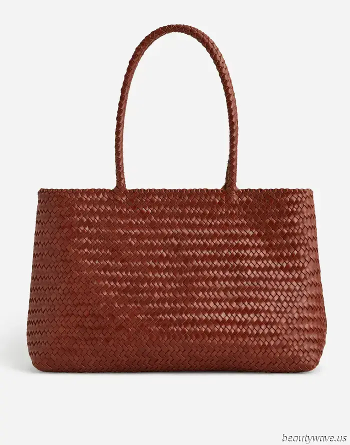 The Stylish 2025 Bag Trend That Ashley Olsen Has Been Sporting for Ten Years Already