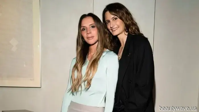 Victoria Beckham trug gerade die Sommerfarbkombination, die ich bei Modeleuten in ihren 20ern und 50ern entdeckt habe.