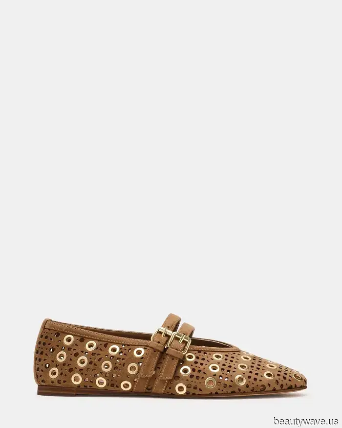If you're a fan of stylish white jeans ensembles, opt for this closed-toe alternative instead of sandals when pairing with denim.