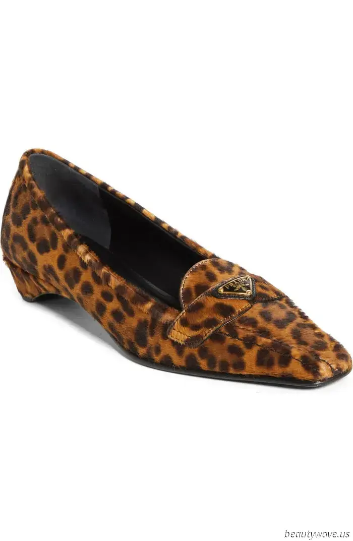 Kate Moss sported the top shoe trend that elevates all-black ensembles to a fashionable level.