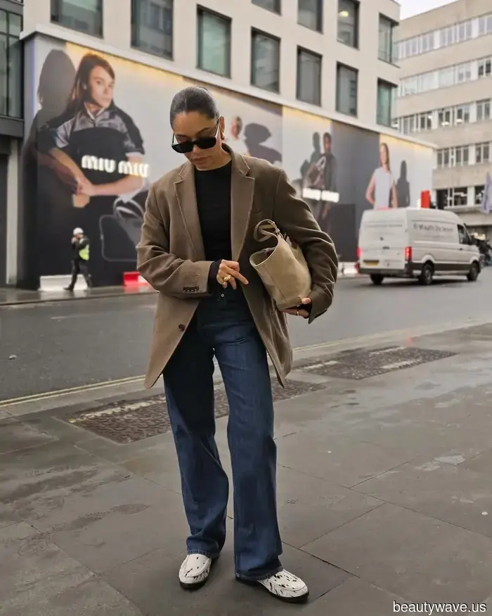 5 Ways Minimalists Are Styling Their Favorite Jeans at the Moment