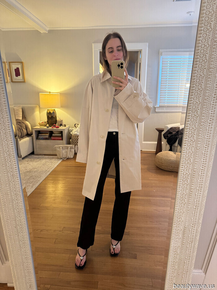 I work in the fashion industry in New York City, and this is my capsule wardrobe (stylish looks are created with it).