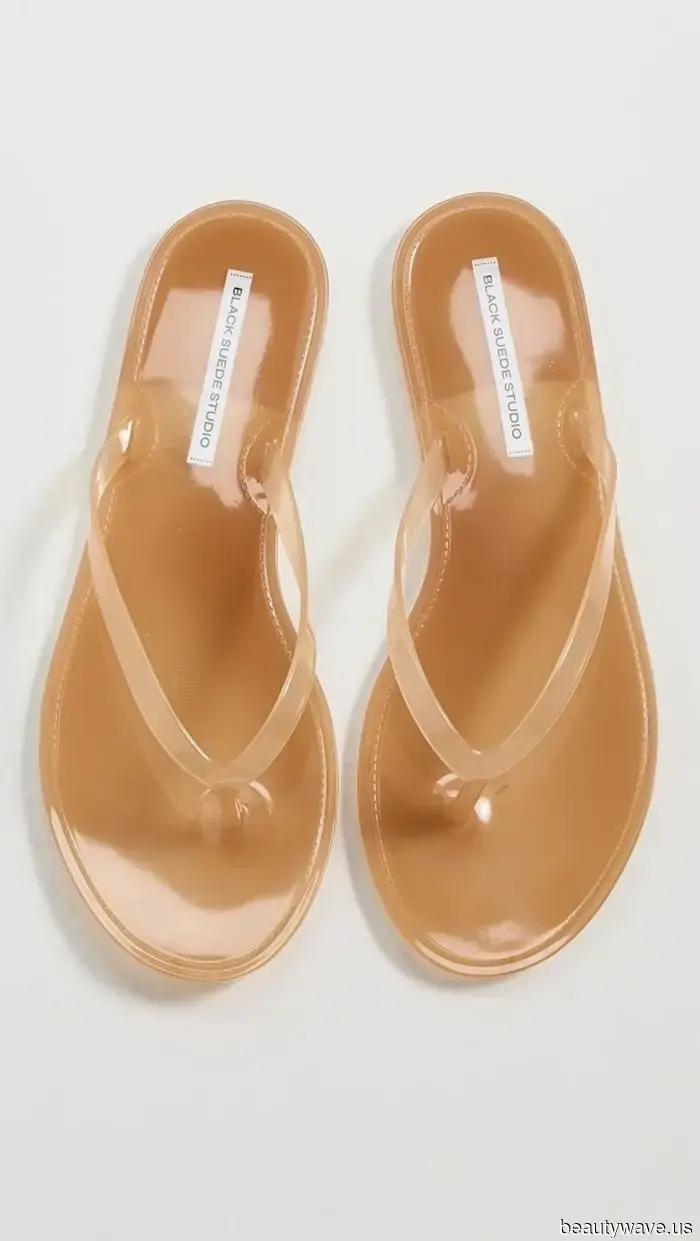 Si quieres que las chanclas se vean elegantes, olvida los pantalones de lino&mdash;optar por esta tendencia de pantalones en su lugar.