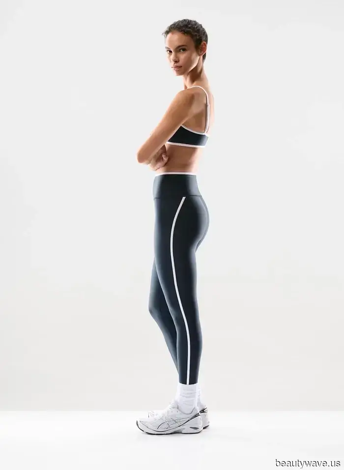 Black is timeless, but J.Lo's choice of legging color is the key to appearing affluent at Pilates this winter.