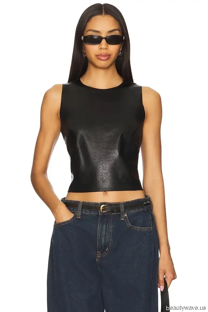 Il modo di indossare i jeans bootcut nel 2026 non include effettivamente stivali.