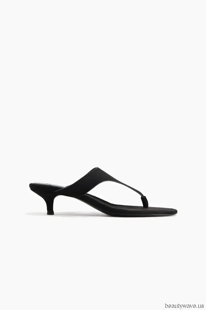 Not Trainers, Not Loafers—It Girls are Pairing Cropped Jeans with This Effortlessly Stylish Sandal Trend Instead.