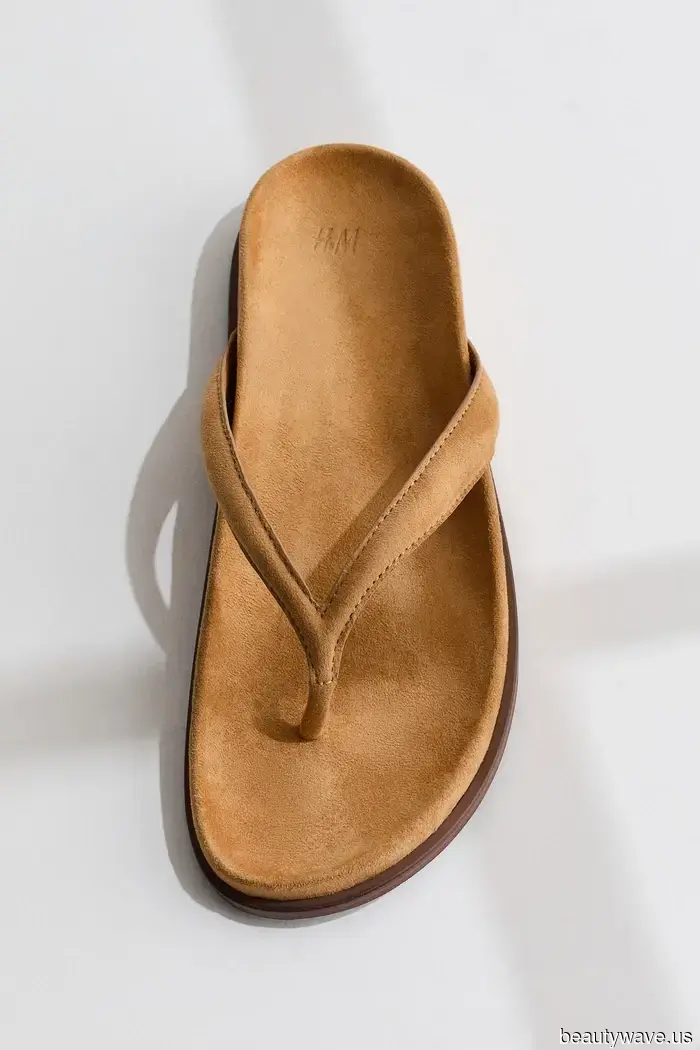 I've Discovered It: This Stylish Sandal Color Trend Matches Every Dress.