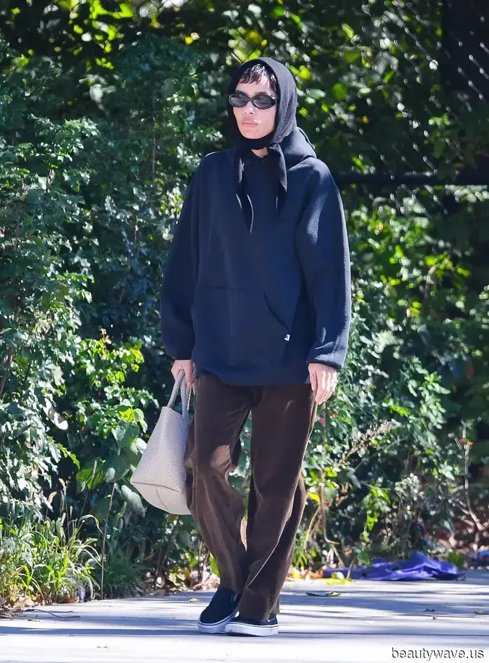 Low-rise jeans, navy t-shirts, lace-trimmed skirts—every trendy fashion piece I'm purchasing thanks to Zoë Kravitz.