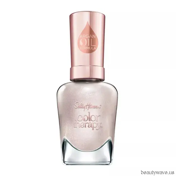 "So Beautiful—Like Candlelight": Celebrity Nail Technicians Are Obsessed with Toasted Nails This Autumn