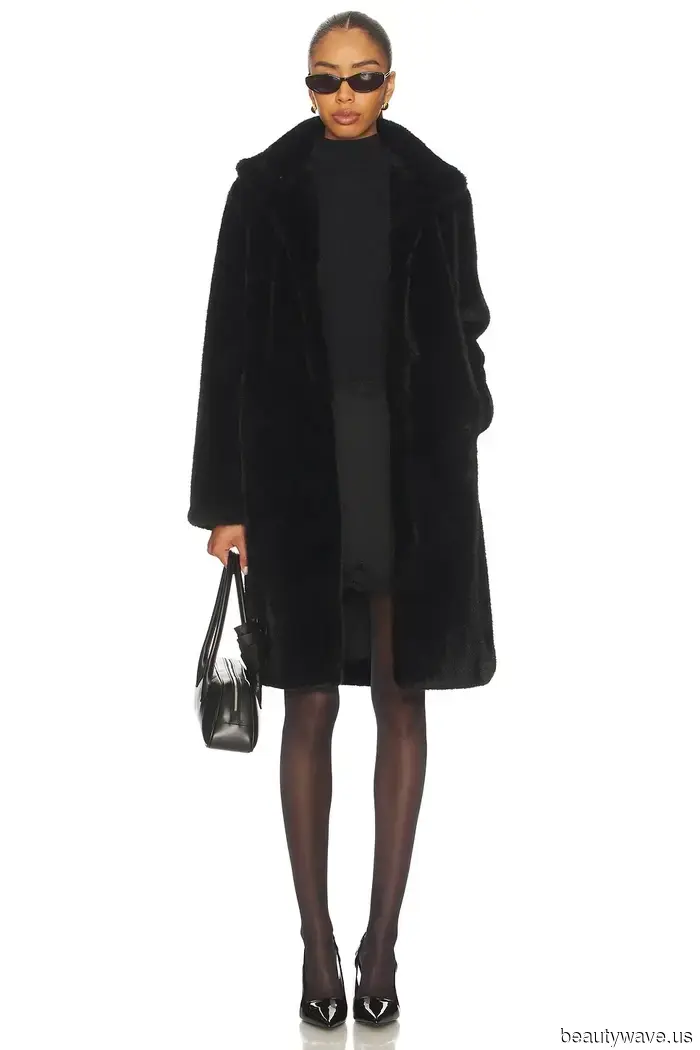 The Chic Trend French Women Are Donning With Their Jeans Until Spring