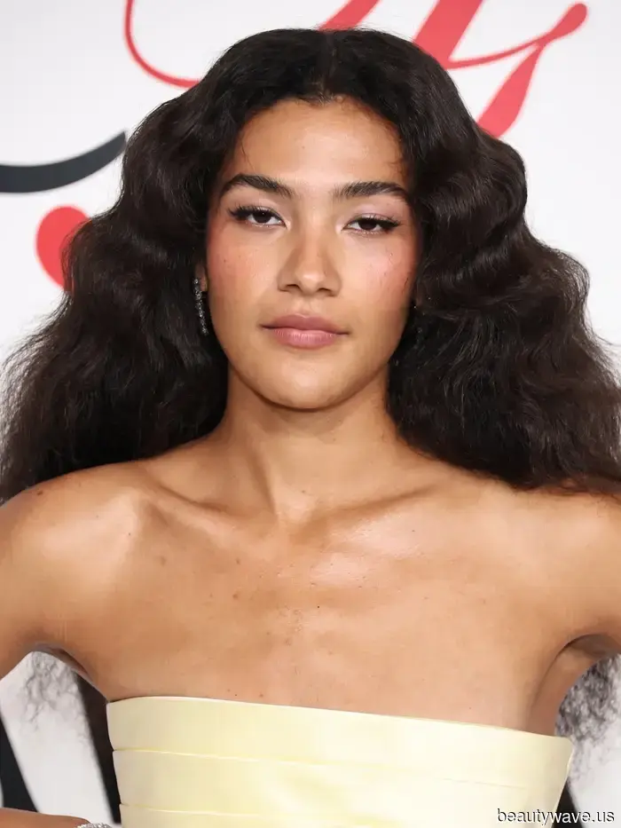 Olivia Dean's Beauty Styles Capture the Essence of Rom-Coms: 9 Instances That Won Our Hearts.