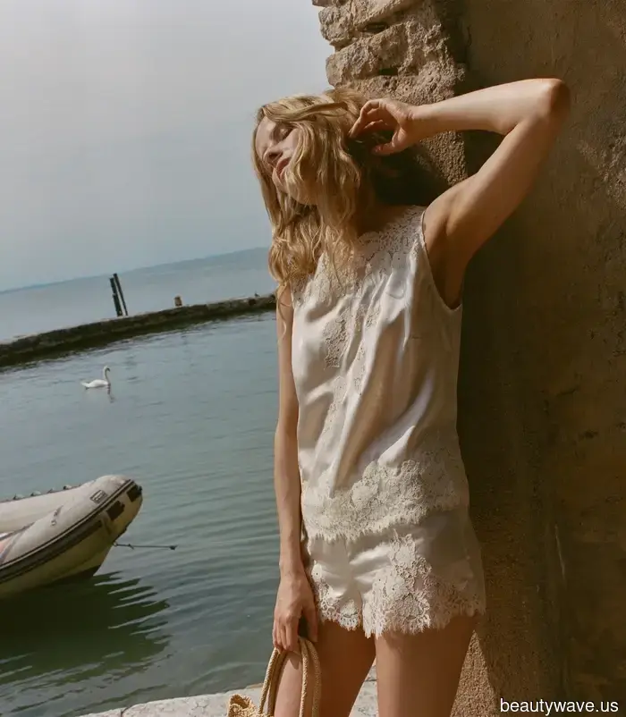 Con jeans, gonne o pantaloni corti, tutti gli esperti di moda amano queste bluse boho.