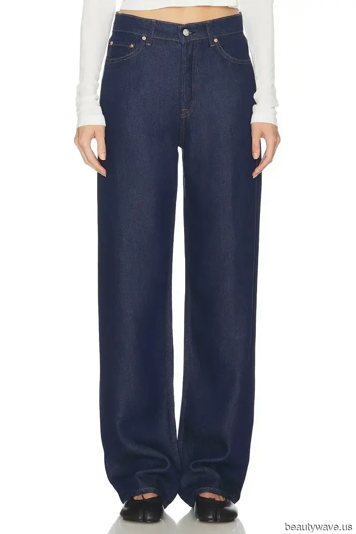 Sorry, Flats—This Spring, Everyone in Paris and NYC Is Wearing Only Jeans with Heels.