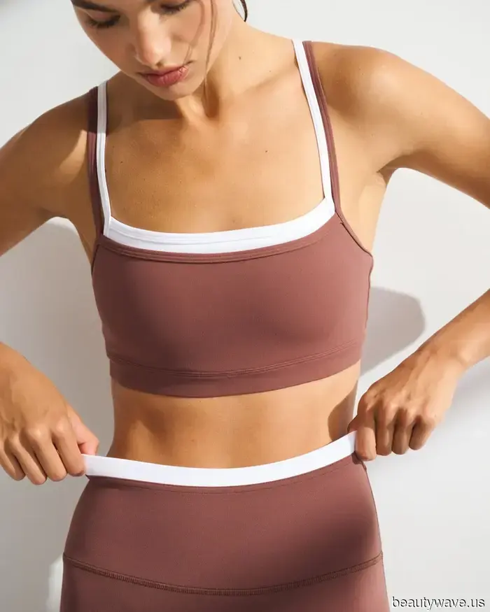 Überall, wo ich 2026 hinschaue, tragen coole Mädchen diesen BH-Top-Trend mit Leggings.