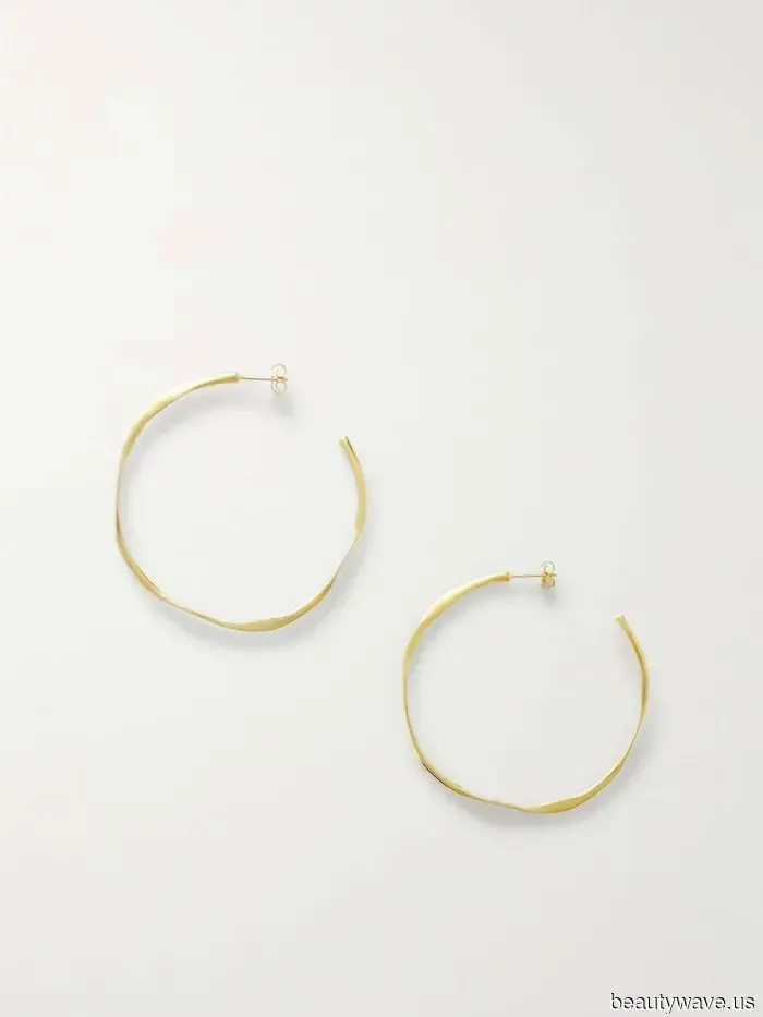 If you plan to sport polka dots this spring, style them like this.