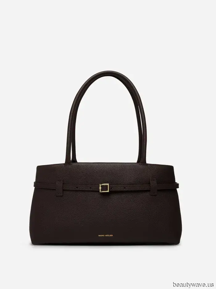 Everywhere I see, fashionable dressers are replacing designer bags with this classic, trend-savvy style.