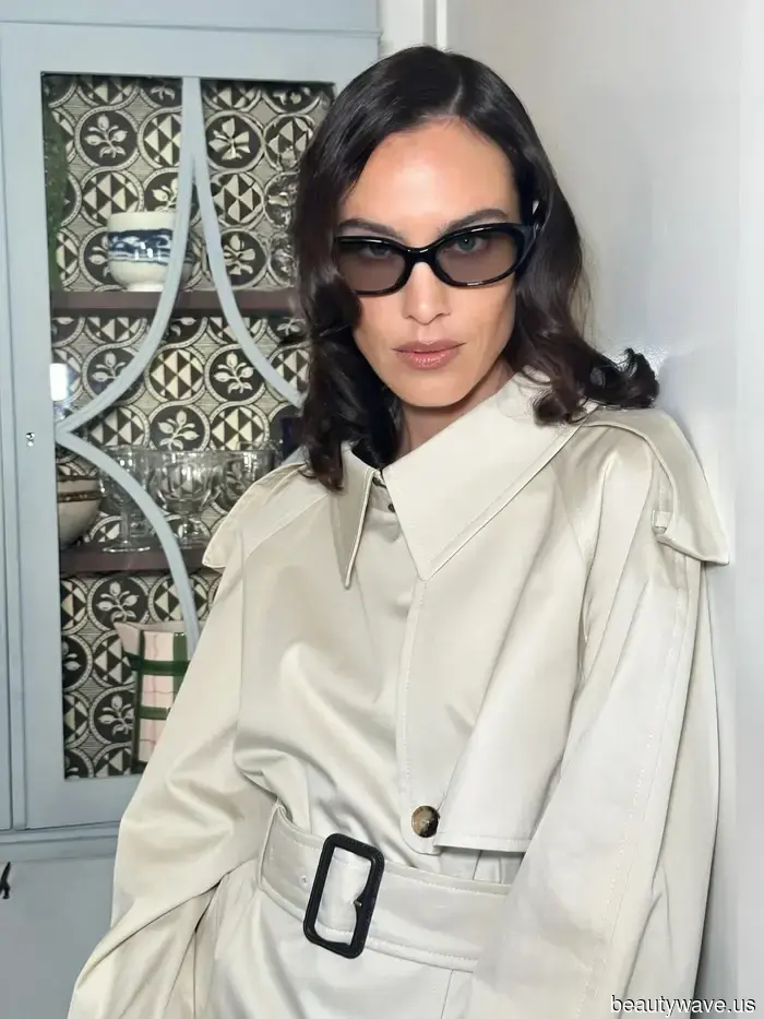 I'm always amazed by Alexa Chung's makeup—here are 9 products I've noticed her using.