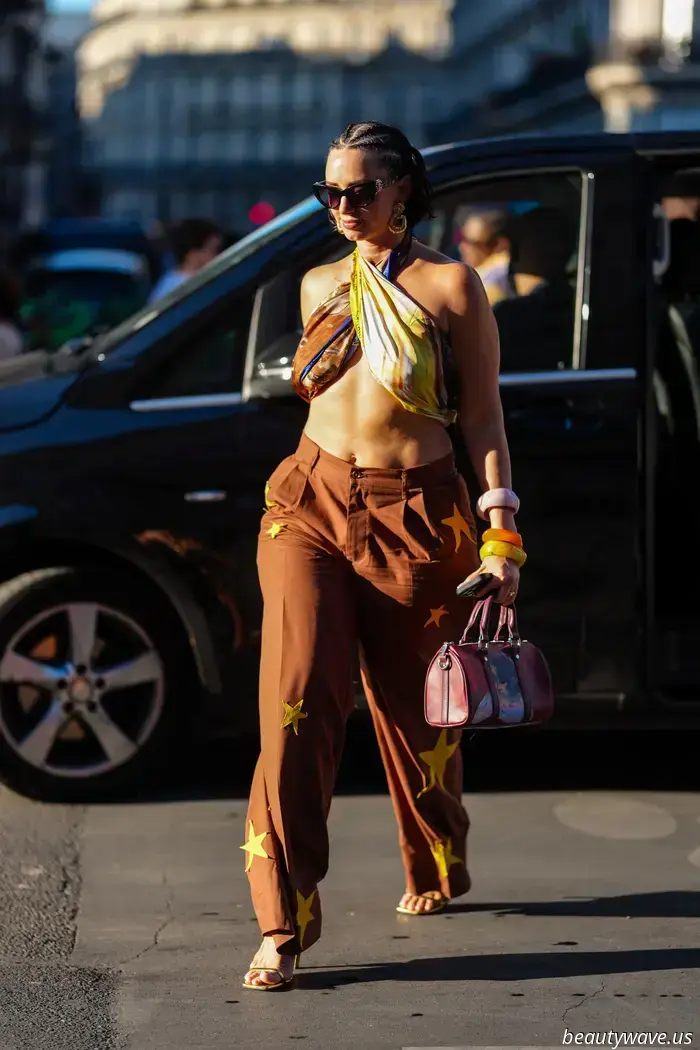 The Most Fashionable Girls in New York Only Opt for This Summer Shirt Trick When Temperatures Reach 85°F.
