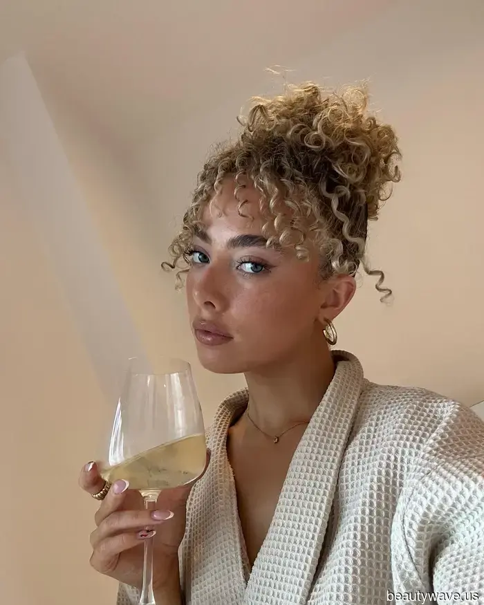 I Promise These 15 Beach Hairstyles Appear Effortlessly Stylish and Are *Really* Simple to Do Yourself
