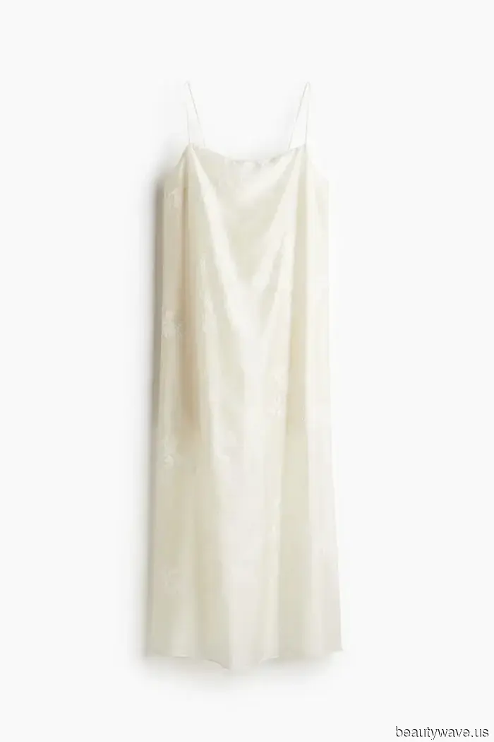 Three Decades Later, These Legendary ‘90s Outfits Still Appear Just as Stylish Now as They Did Back Then.