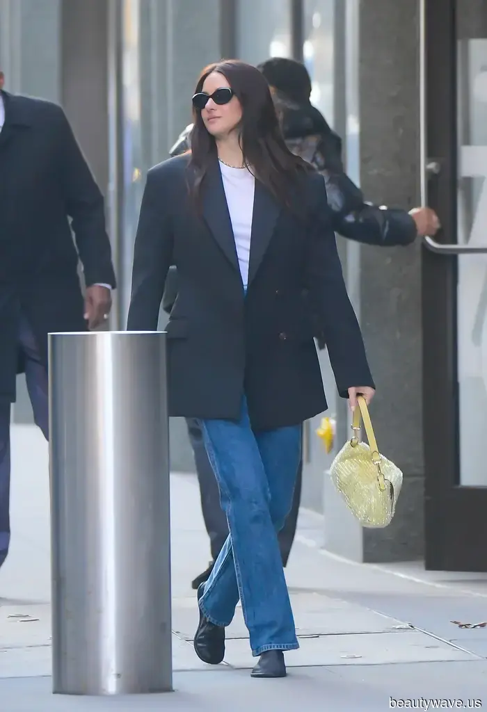 A colleague inquired about the best way to style stovepipe jeans—without a doubt, this is the answer.