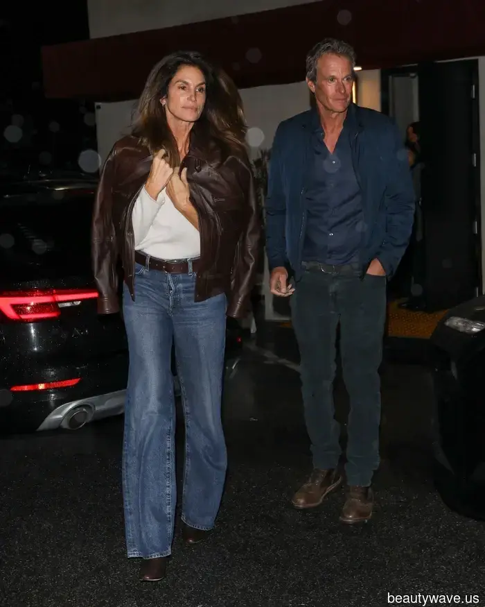Cindy Crawford Indossa Questo Outfit in Jeans da Supermodella degli Anni '90 da 25 Anni&mdash;ed È Ancora Proprio Così…