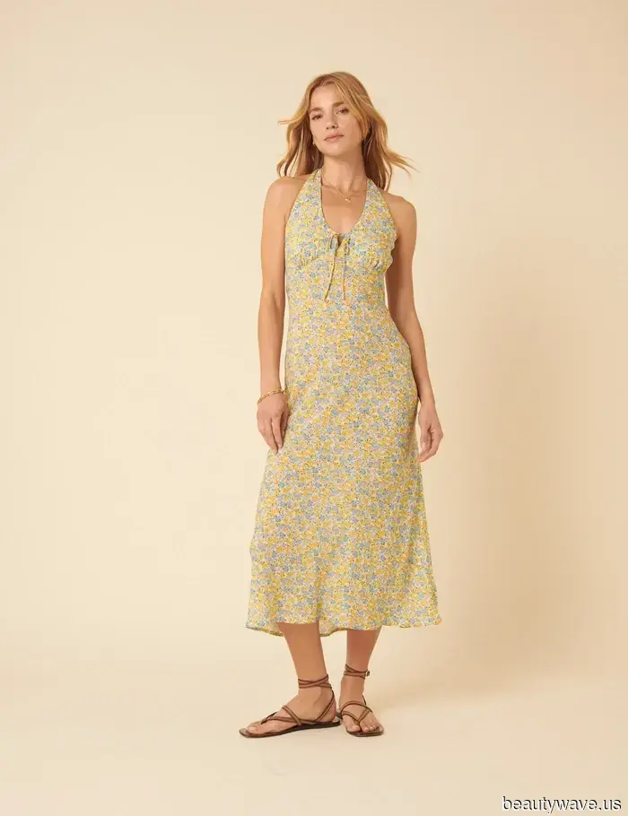 Este vestido sencillo de los años 2000 está en la maleta de todas las personas de moda este verano.