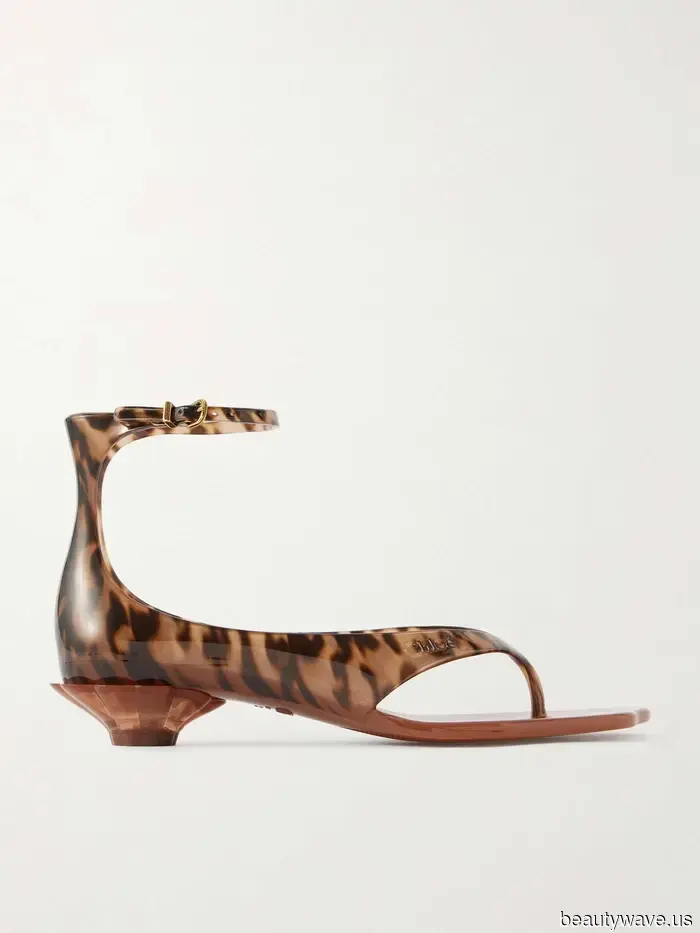 Le scarpe con stampa leopardata non erano sulla mia scheda del bingo di Cannes, ma Alexa le rende così chic.