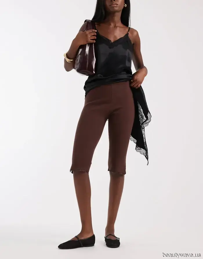 Nein, keine Ballerinas oder Turnschuhe&mdash;Modeleute kombinieren ihre Leggings stattdessen mit diesem flachen Schuhtrend.