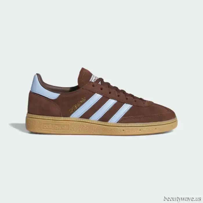 In my opinion, the key to styling this fall's trendiest color combination begins with these sneakers.
