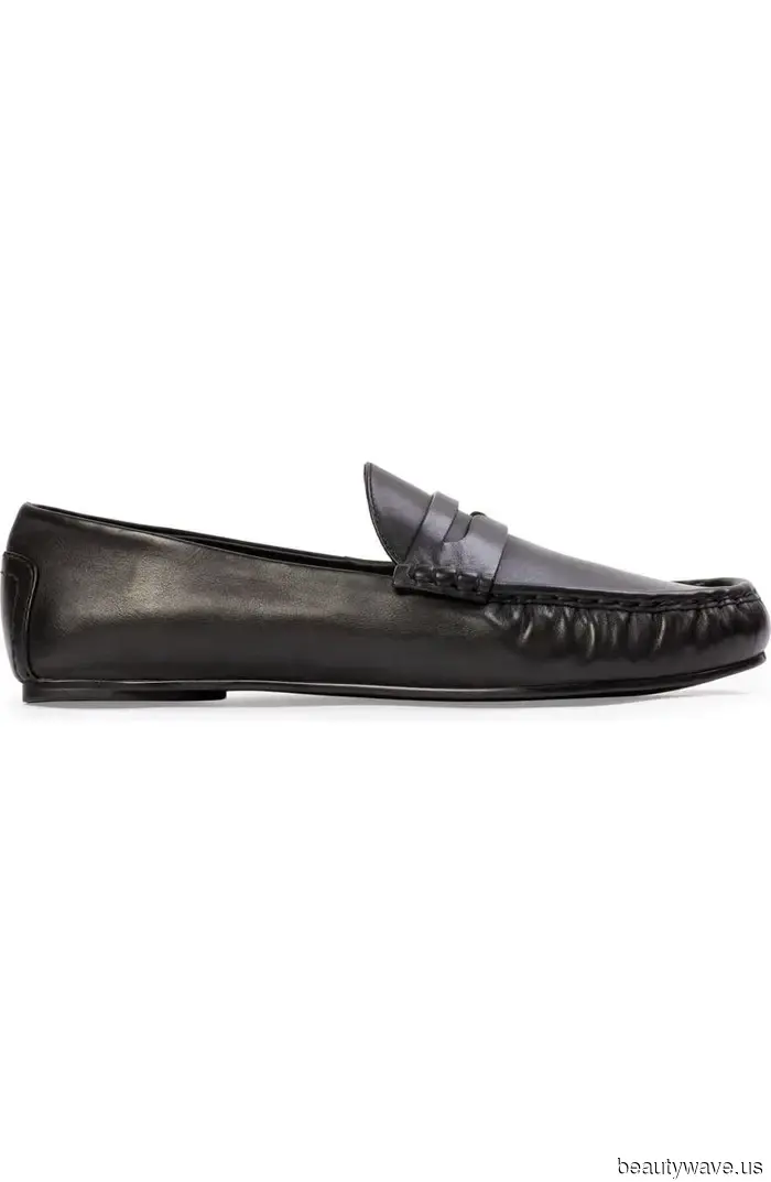 Sorry, I never pair these jeans with flats—these five denim and shoe combinations are more in style.