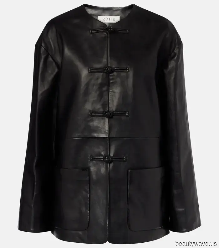 Se sei contrario a indossare sneakers con i jeans come lo sono io, fidati&mdash;questo outfit ti farà cambiare idea.