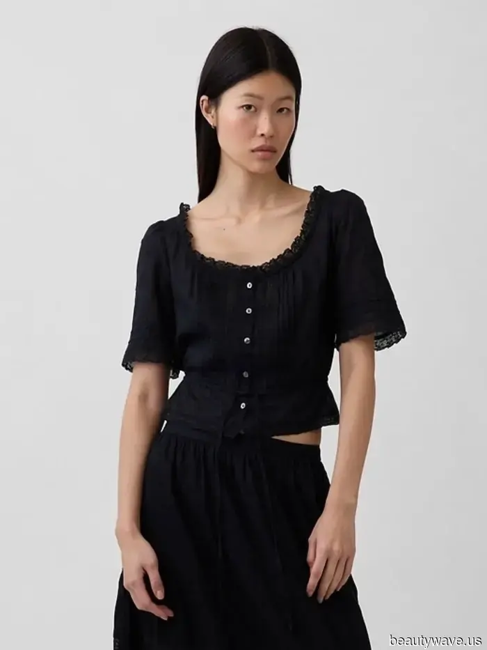 The Trendiest Summer Tops Fashion Enthusiasts Are Pairing With Shorts This Summer