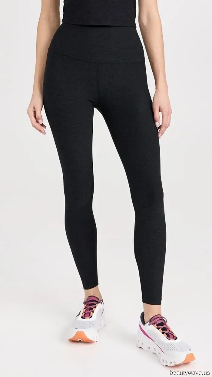 If you aim to look wealthy and stylish in leggings next year, wear them in this specific way.