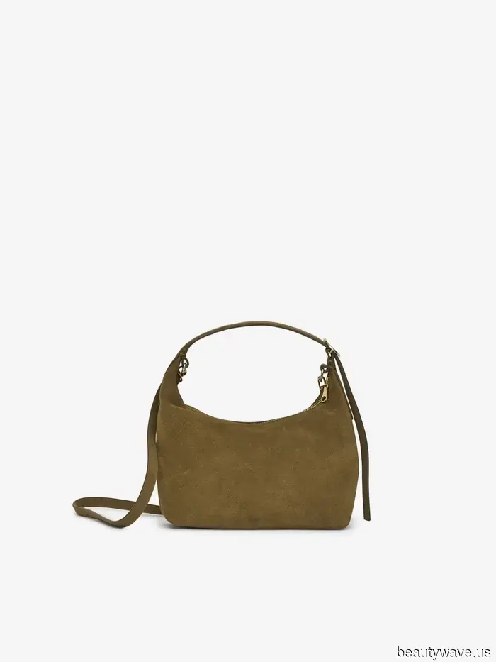 I'm searching for the most stylish handbags for autumn—here are the six best ones I've discovered.