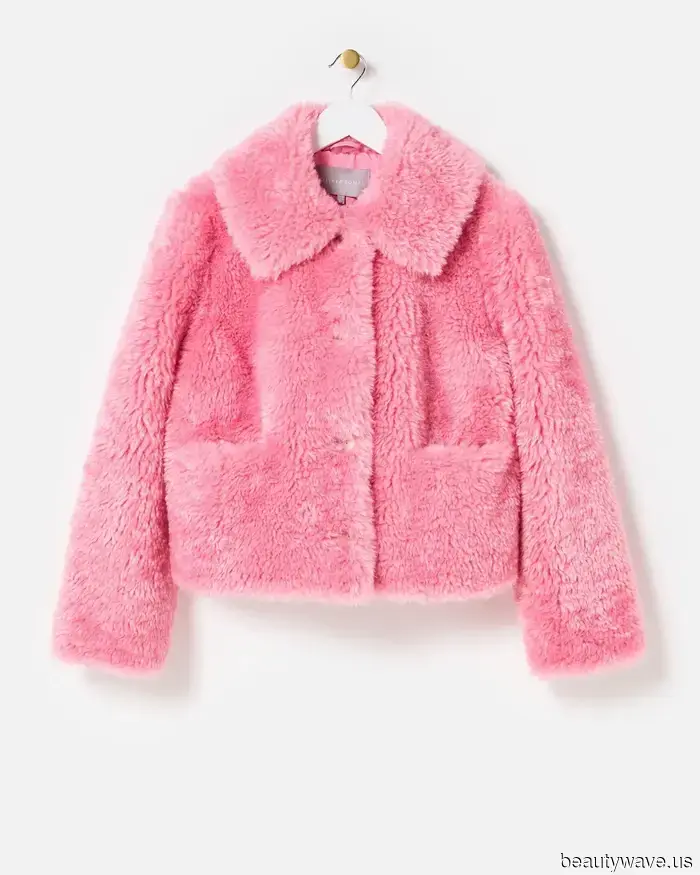 Tretet zur Seite, Schwarz und Braun&mdash;das sind die Farben, die wir in diesem trendigen Mantelstil tragen.