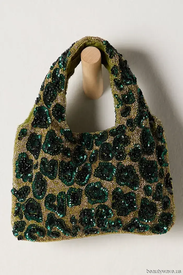 Модные люди сейчас тянутся к маленьким бисерным сумочкам&mdash;31 стильный вариант, который привлек мое внимание